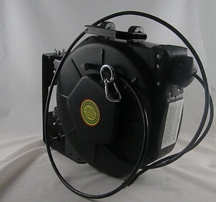 s-video retractable cable cord reel 25' foot by Lightcast retractable 25'  foot retractable s-video